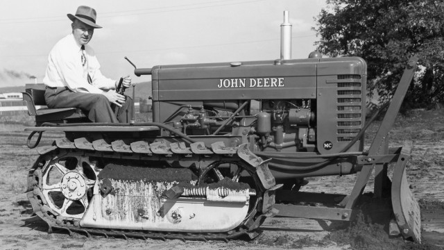 John Deere celebrates 75 years of advancing the Bulldozer